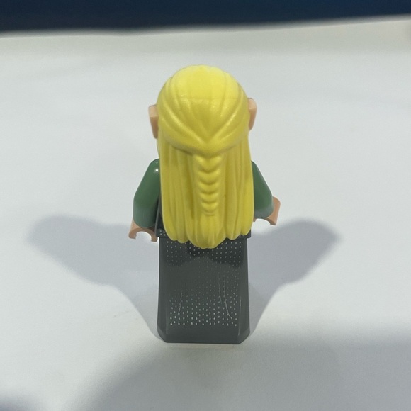 LEGO 10316 ICON Rivendell Male Elf (LOR122) and Female Elf (LOR120) Minifigure - Picture 2 of 2